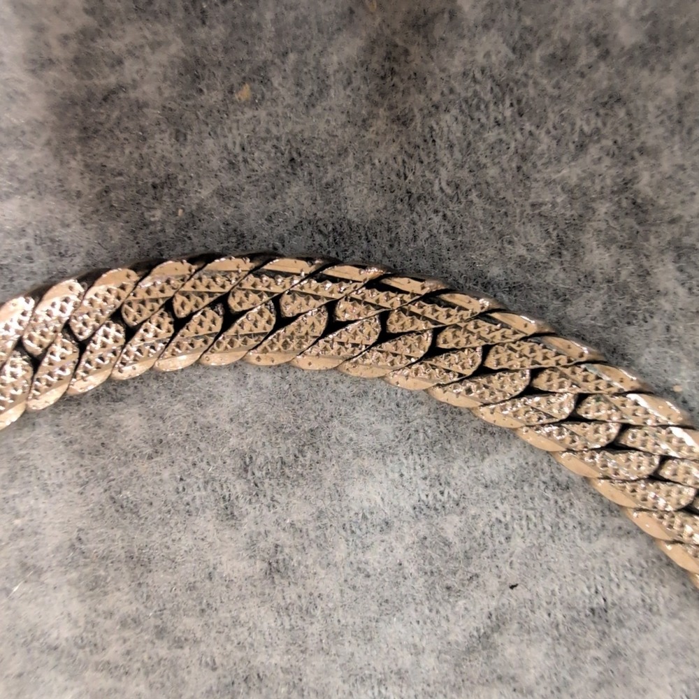 Vintage Silver Tone Textured Herringbone Flat Chain Necklace Korea J4 - Picture 2 of 6